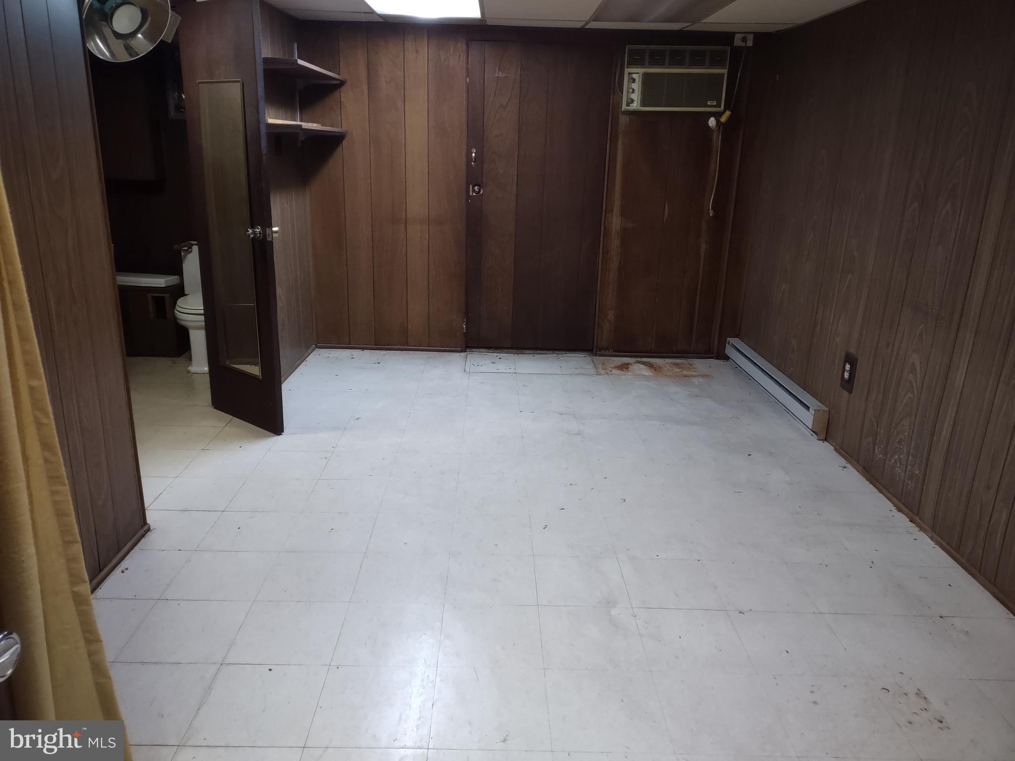 12601 Chilton Road Philadelphia, PA 19154 - Photo 31 of 37 Treatment Rm #1 with another entrance !!