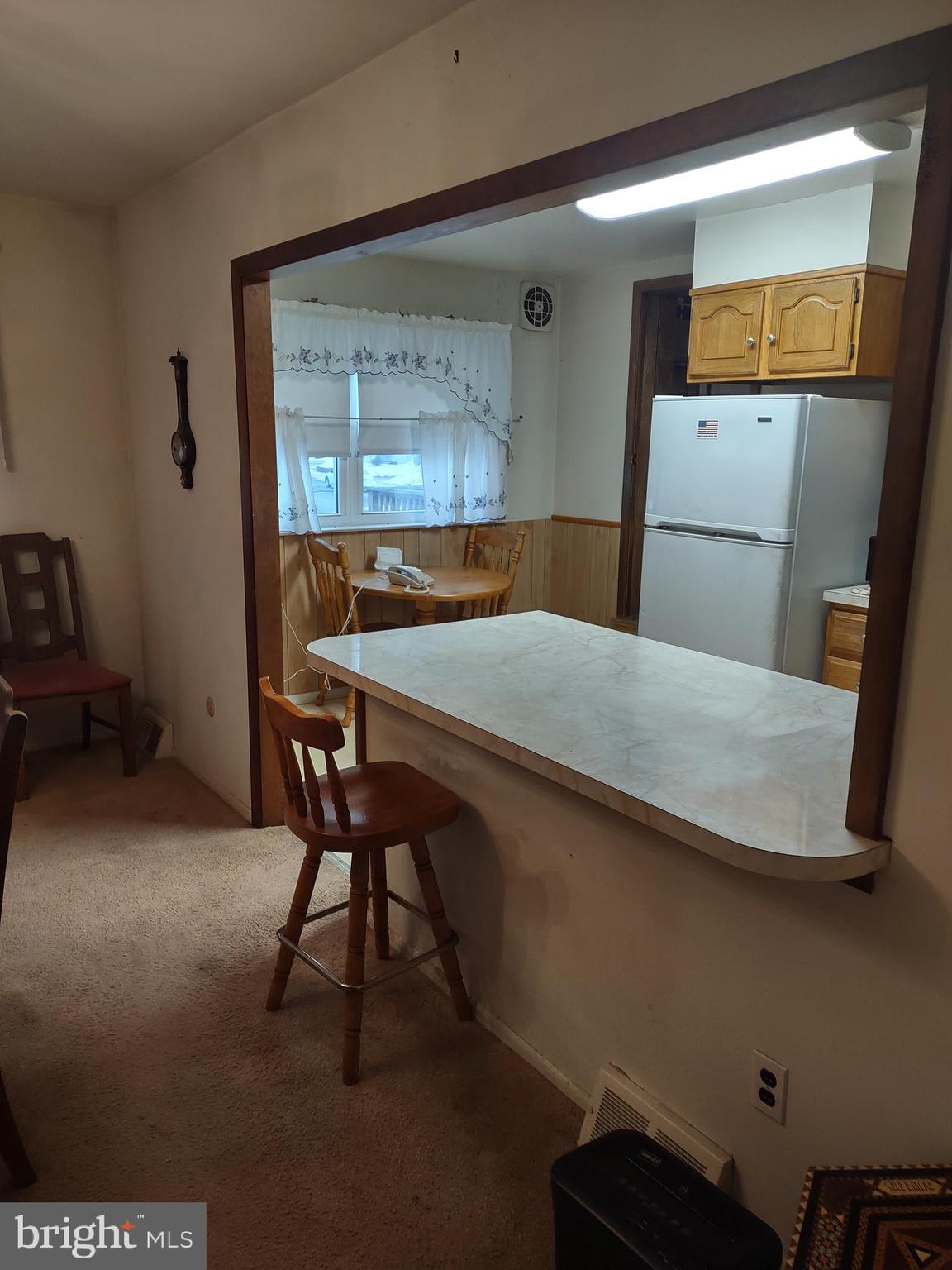 12601 Chilton Road Philadelphia, PA 19154 - Photo 8 of 37 Open pass thru to the kitchen with a counter