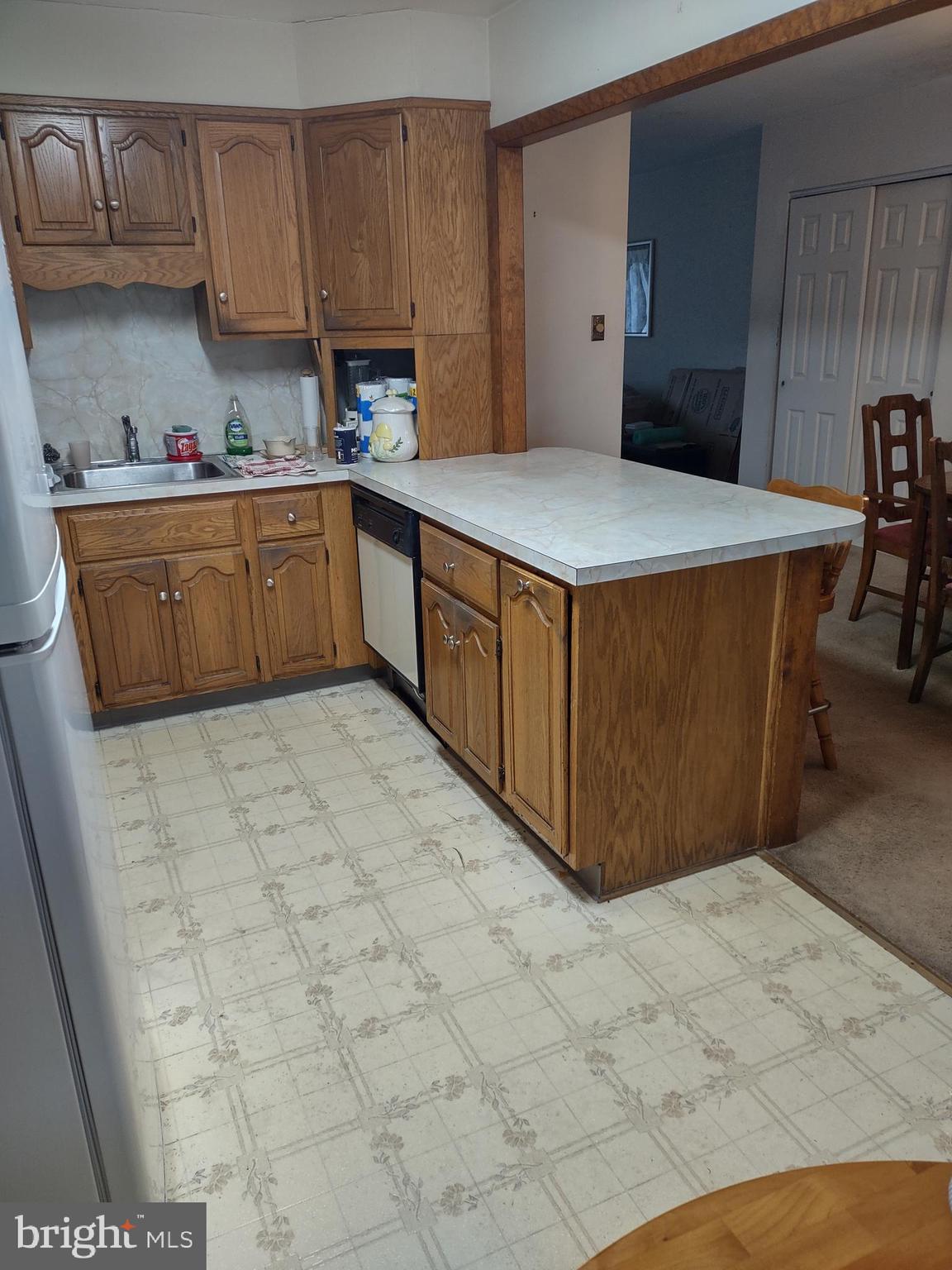 12601 Chilton Road Philadelphia, PA 19154 - Photo 10 of 37 Counter space galore !!