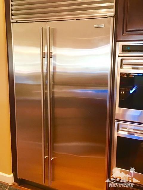 40278 Rancho Palmeras Rancho Mirage, CA 92270 - Photo 11 of 68 a bathroom with a bathtub