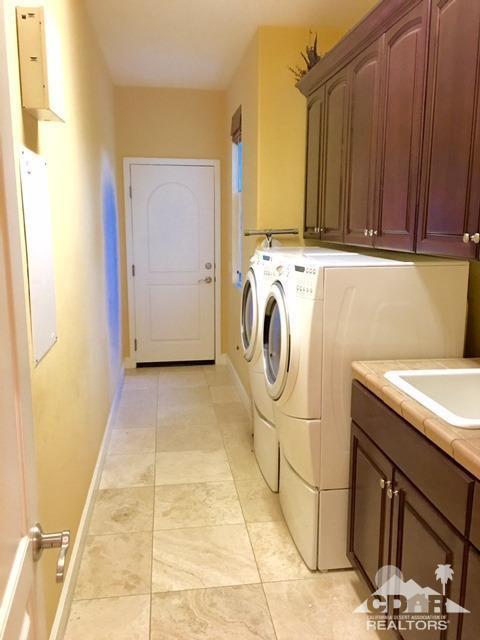 40278 Rancho Palmeras Rancho Mirage, CA 92270 - Photo 41 of 68 a utility room with dryer and washer