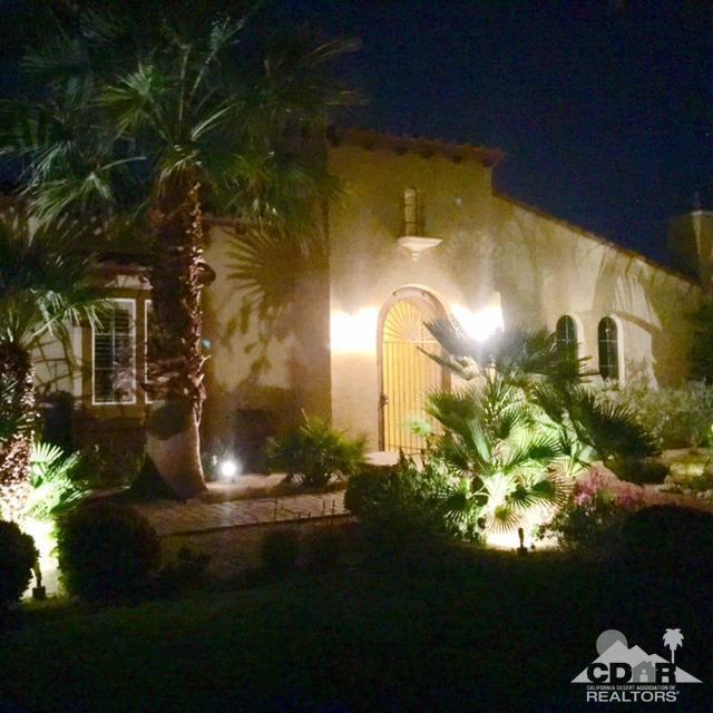 40278 Rancho Palmeras Rancho Mirage, CA 92270 - Photo 67 of 68 a view of a fountain in front of a house