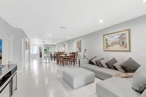 $4,200 | 21214 Lago Circle, Unit 8F, Boca Raton, FL 33433