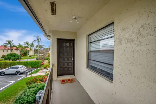 $4,200 | 21214 Lago Circle, Unit 8F, Boca Raton, FL 33433