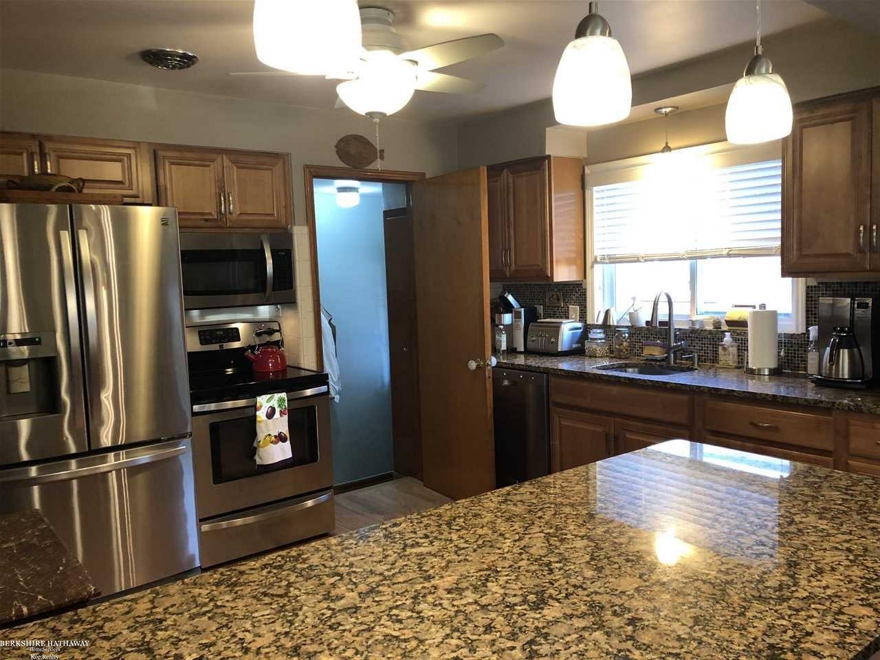 1798 Newcastle Road Grosse Pointe Woods, MI 48236 - Photo 8 of 33