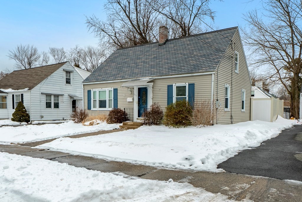 173 Gillette Avenue Springfield, MA 01118 - Photo 4 of 39 Gallery Image 4