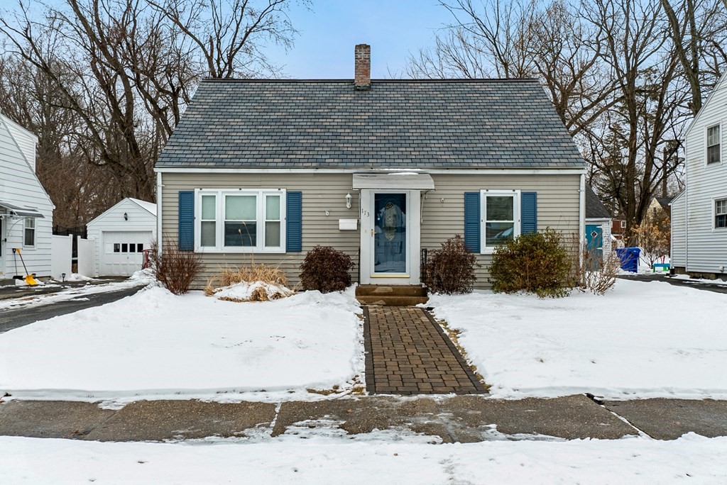 173 Gillette Avenue Springfield, MA 01118 - Photo 5 of 39 Gallery Image 5