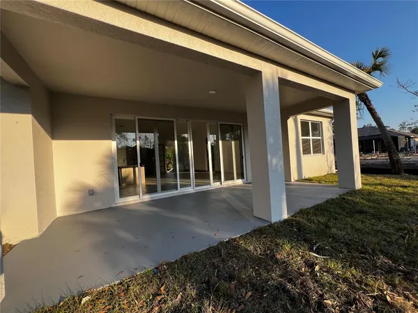 a view of a house with backyard and porch