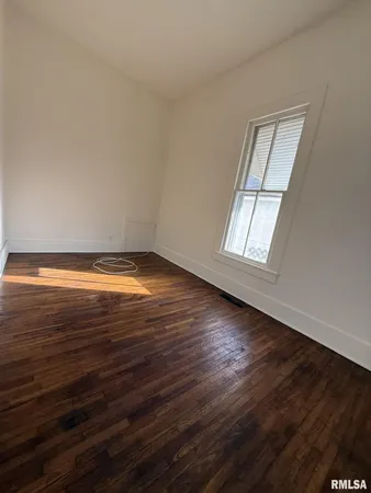$49,900 | 214 East Walker Street, Macomb, IL 61455