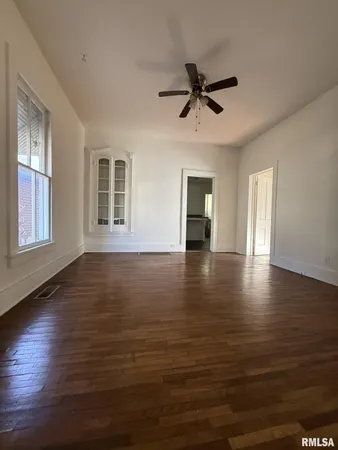 $49,900 | 214 East Walker Street, Macomb, IL 61455