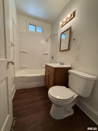 $49,900 | 214 East Walker Street, Macomb, IL 61455