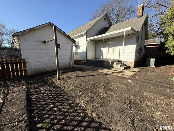 $49,900 | 214 East Walker Street, Macomb, IL 61455
