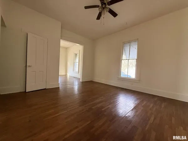 $49,900 | 214 East Walker Street, Macomb, IL 61455