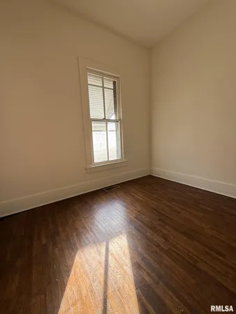 $49,900 | 214 East Walker Street, Macomb, IL 61455