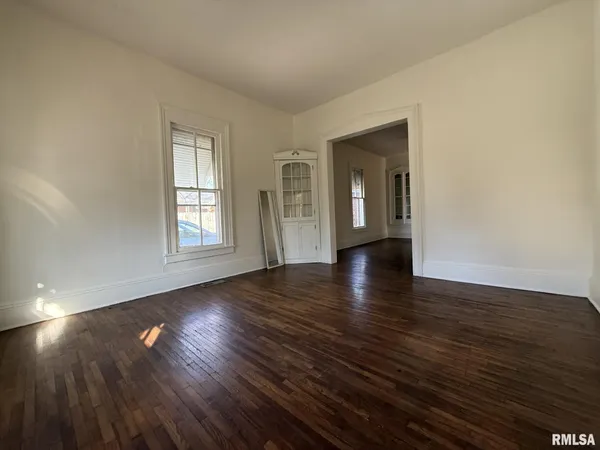 $49,900 | 214 East Walker Street, Macomb, IL 61455