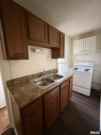 $49,900 | 214 East Walker Street, Macomb, IL 61455