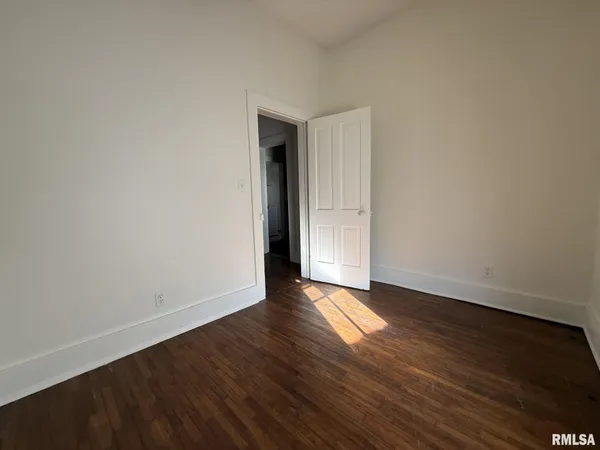 $49,900 | 214 East Walker Street, Macomb, IL 61455
