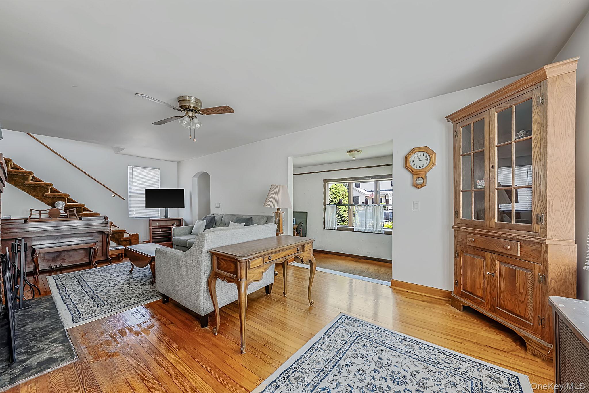 33 Sherman Street Merrick, NY 11566 - Photo 3 of 27
