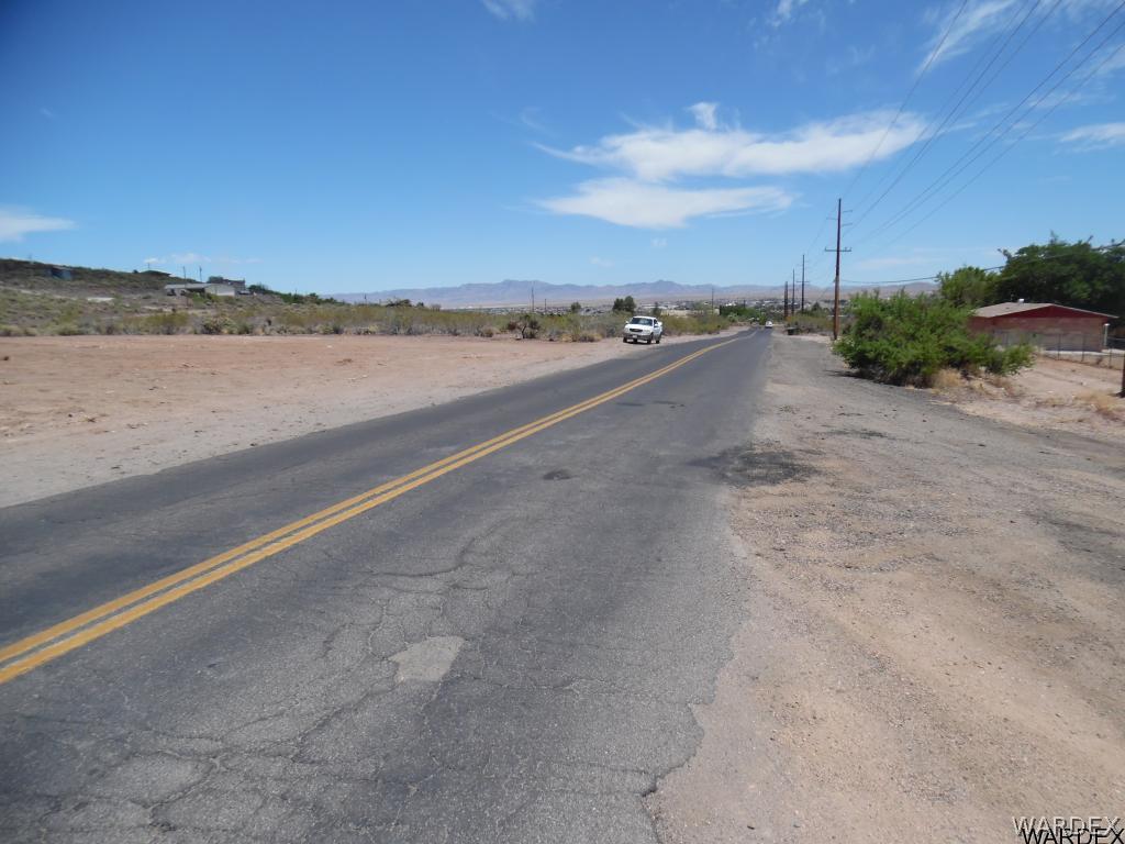 135 Anson Smith Road Kingman, AZ 86409 - Photo 7 of 18 street scene to east