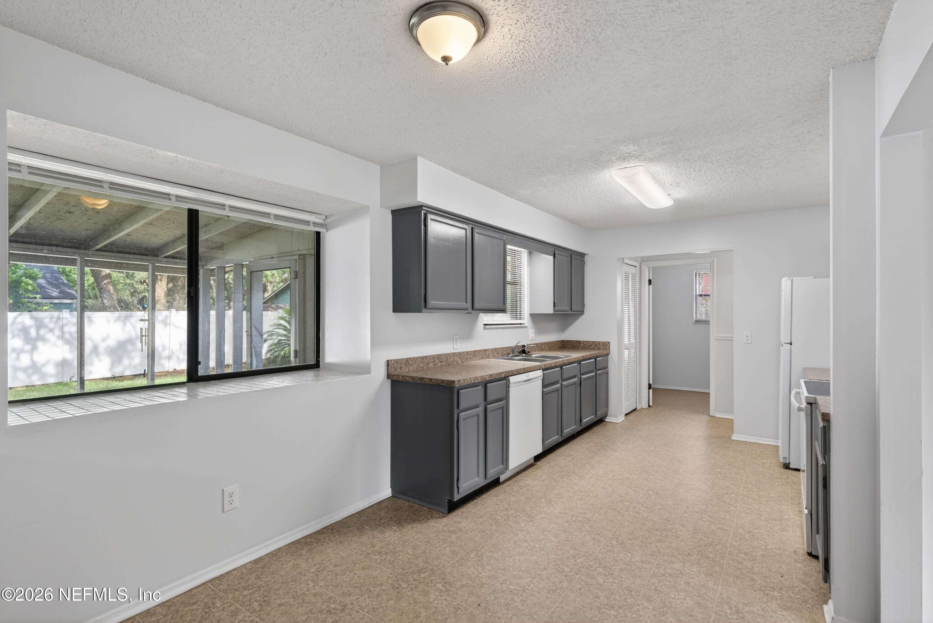 516 Penman Road Neptune Beach, FL 32266 - Photo 14 of 42 14-Breakfast Nook & Kitchen