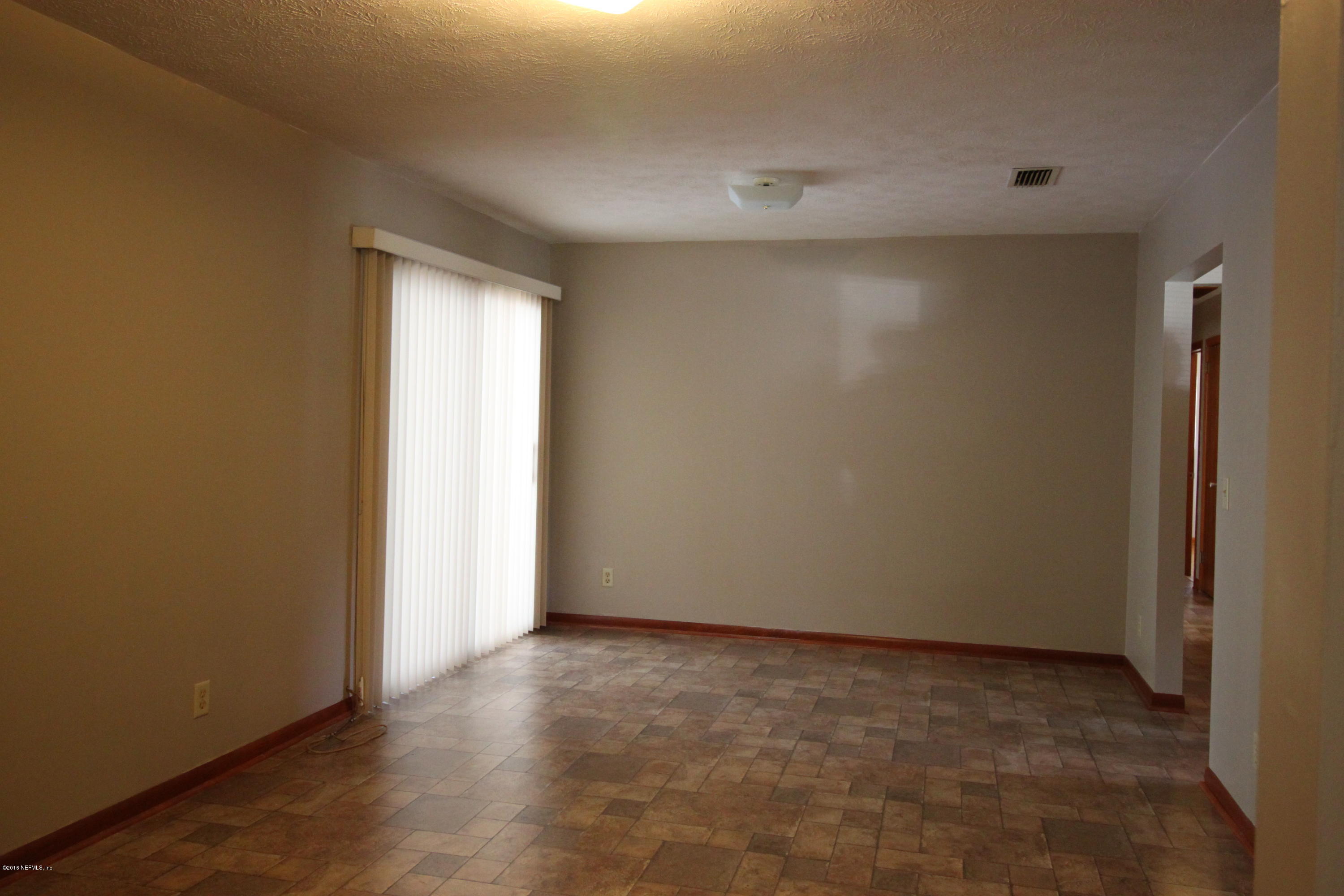 8220 Barracuda Road Jacksonville, FL 32244 - Photo 5 of 25 IMG_8655