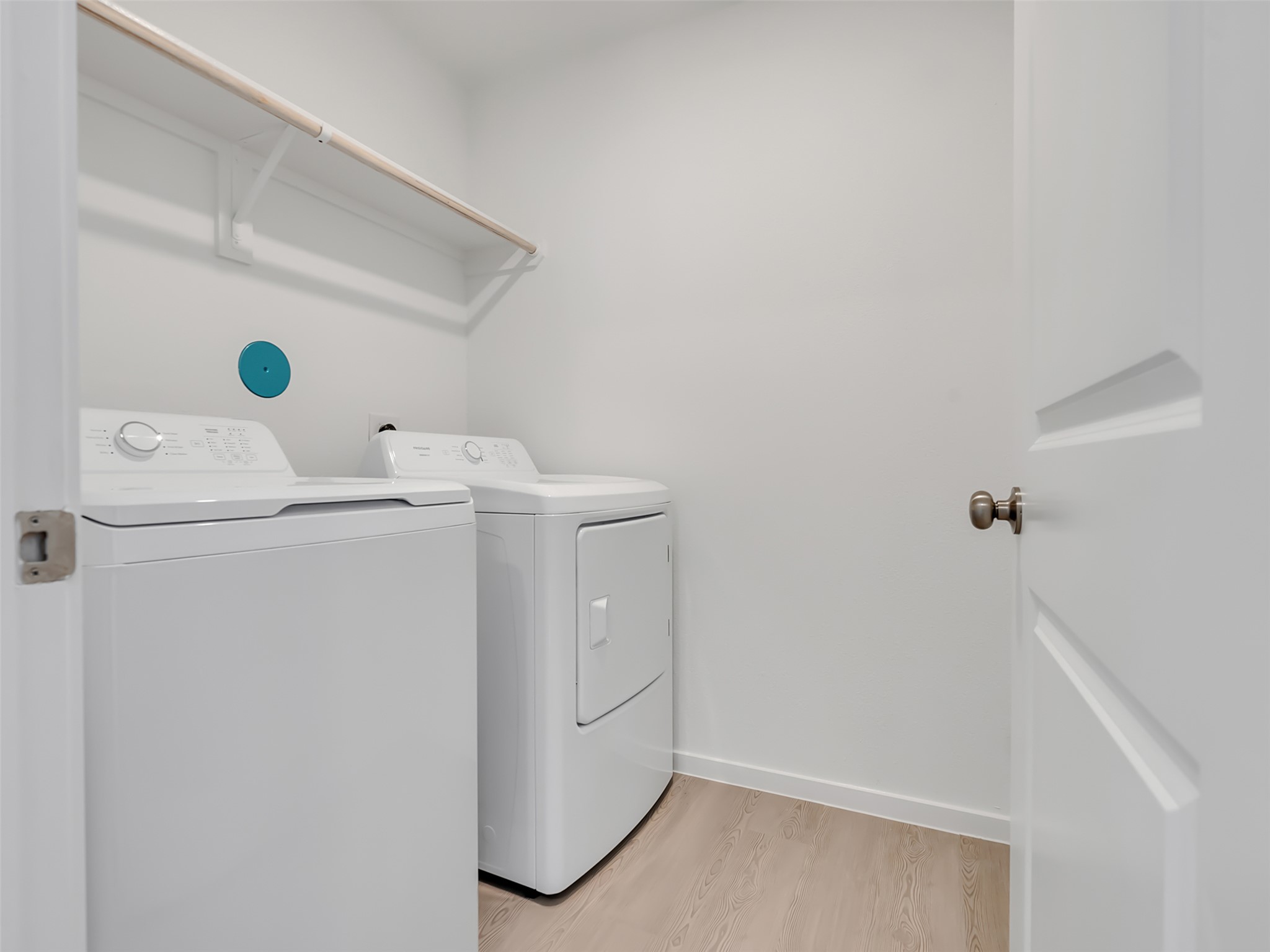 3041 Colusa Rdg Drive Katy, TX 77493 - Photo 9 of 26 a utility room with dryer and washer