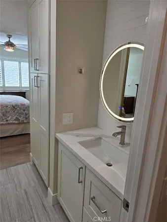 a en suite bathroom with a sink and mirror