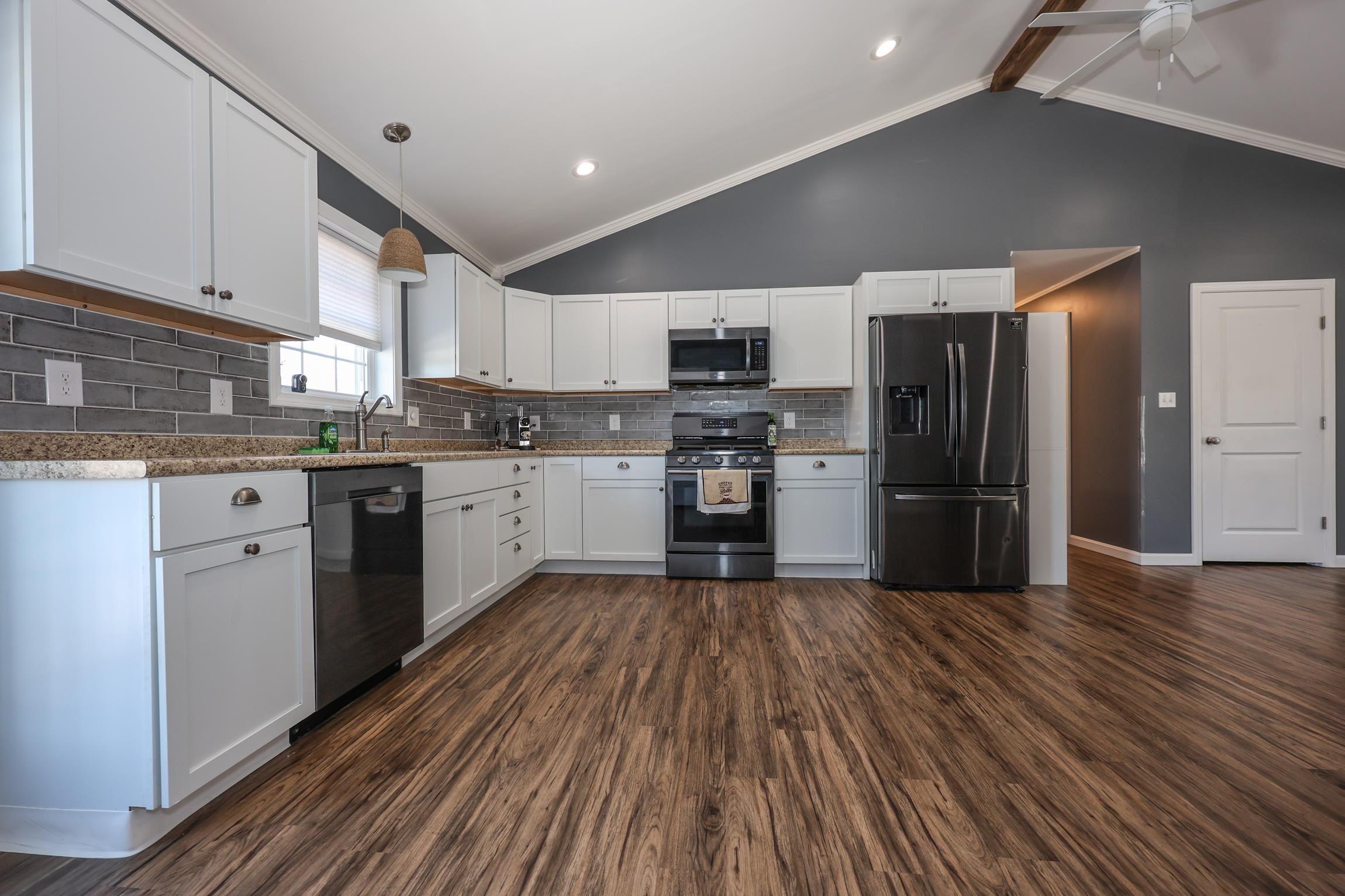 11 Carole Court Rochester, NH 03868 - Photo 5 of 40