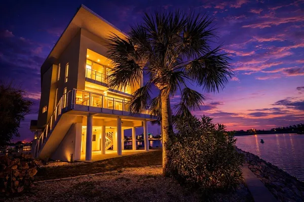 $2,300,000 | 121 Main Street, Steinhatchee, FL 32359