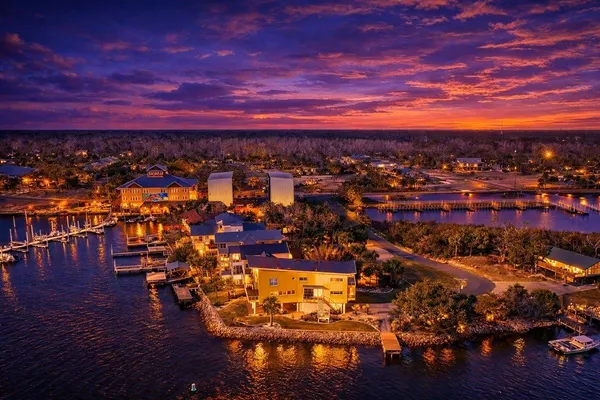 $2,300,000 | 121 Main Street, Steinhatchee, FL 32359