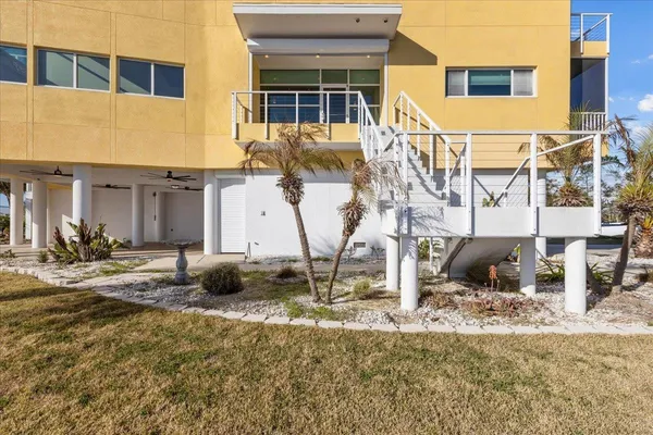 $2,300,000 | 121 Main Street, Steinhatchee, FL 32359