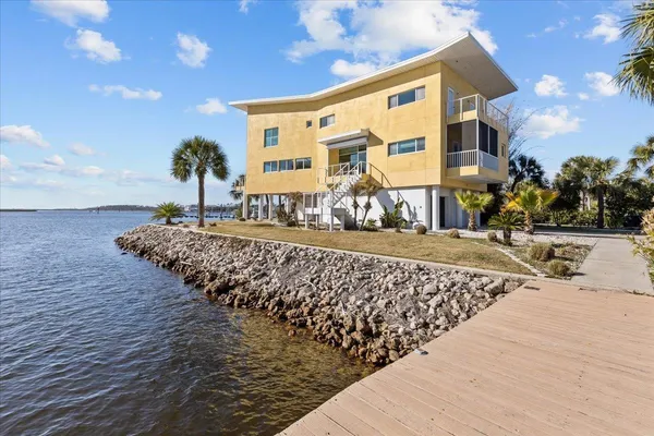 $2,300,000 | 121 Main Street, Steinhatchee, FL 32359