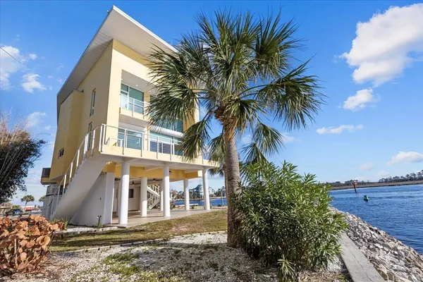 $2,300,000 | 121 Main Street, Steinhatchee, FL 32359