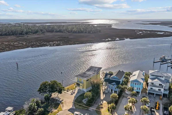 $2,300,000 | 121 Main Street, Steinhatchee, FL 32359