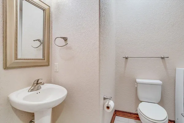 $275,000 | 1401 North Hamilton Drive, Derby, KS 67037