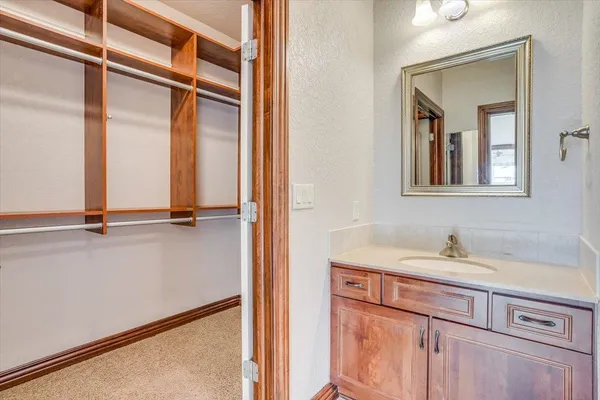 $275,000 | 1401 North Hamilton Drive, Derby, KS 67037