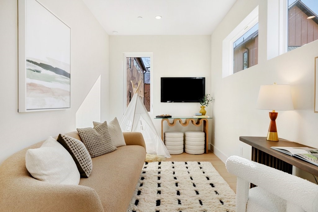 3530 Gonzales Street, Unit B Austin, TX 78702 - Photo 6 of 9