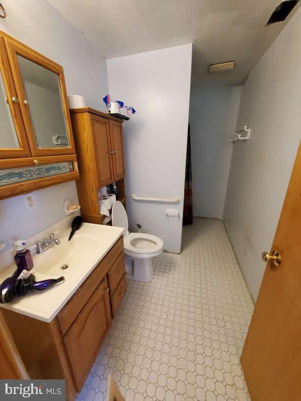 523 West County Line Road Hatboro, PA 19040 - Photo 24 of 31 Full bath with tub-in-law suite