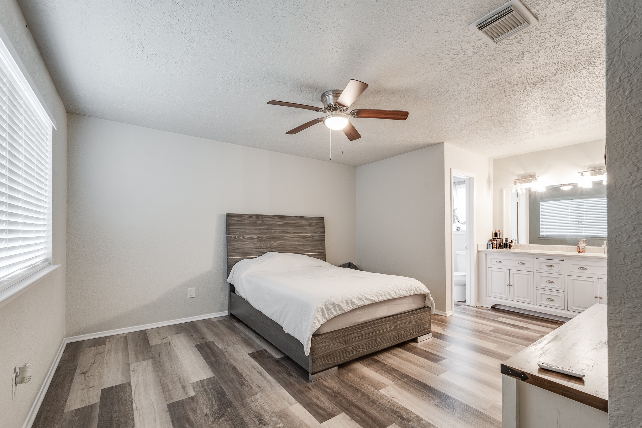 4218 Sequoia Street Baytown, TX 77521 - Photo 13 of 22 Primary room