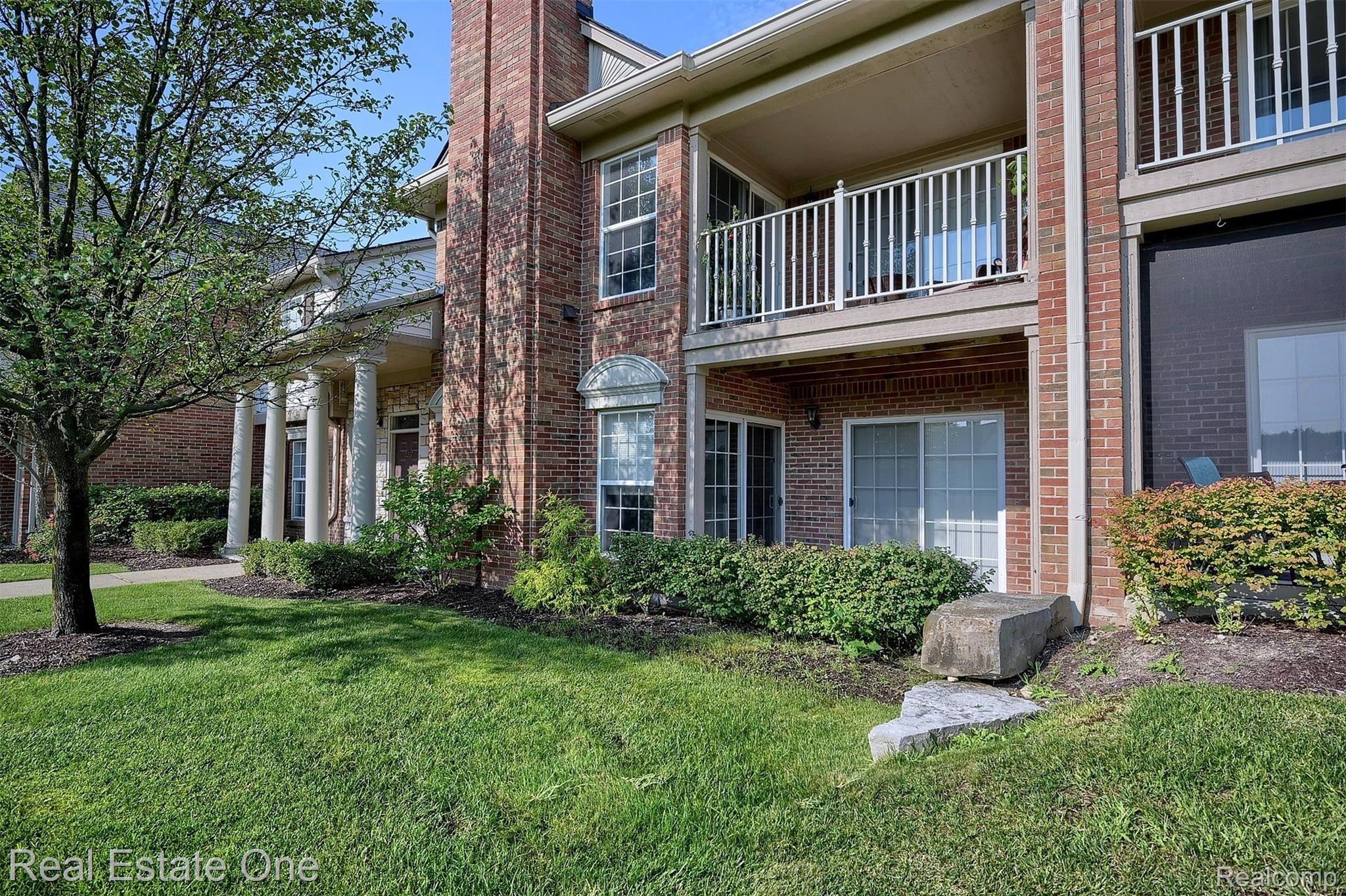 5353 Brookemonte Circle Rochester, MI 48306 - Photo 20 of 32 20-Rear.jpg