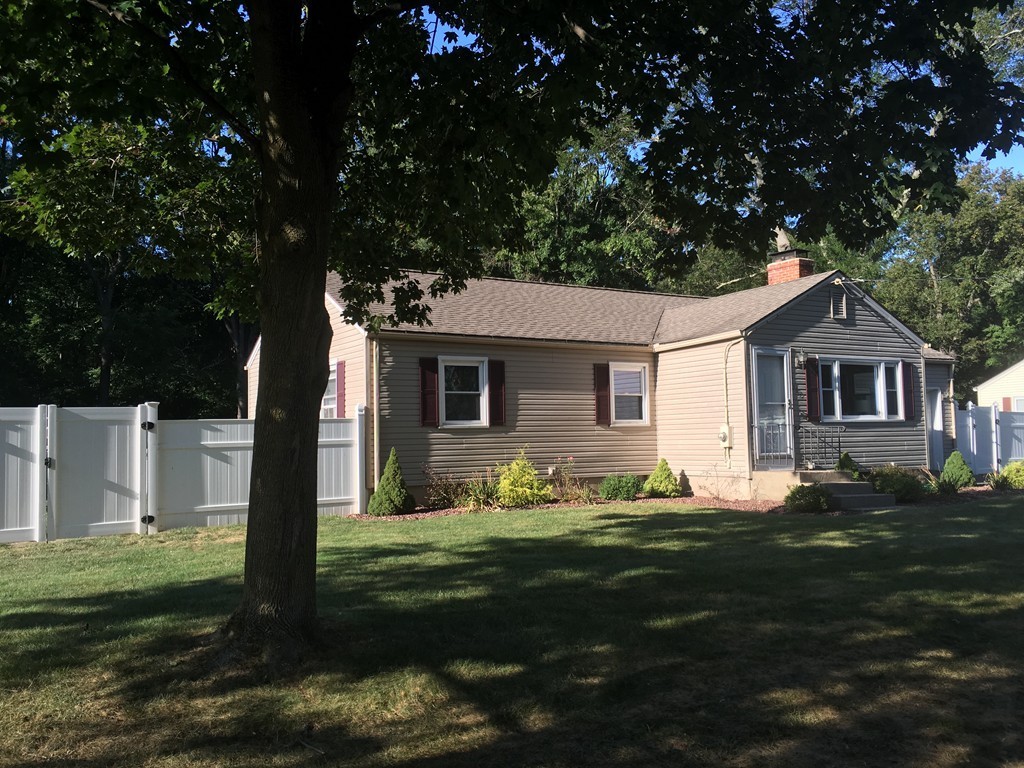123 Meadowbrook Road Agawam, MA 01001 - Photo 2 of 26 Gallery Image 2