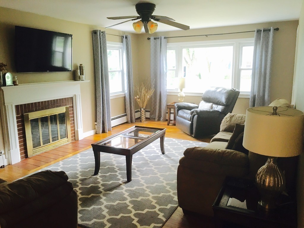 123 Meadowbrook Road Agawam, MA 01001 - Photo 6 of 26 Gallery Image 6