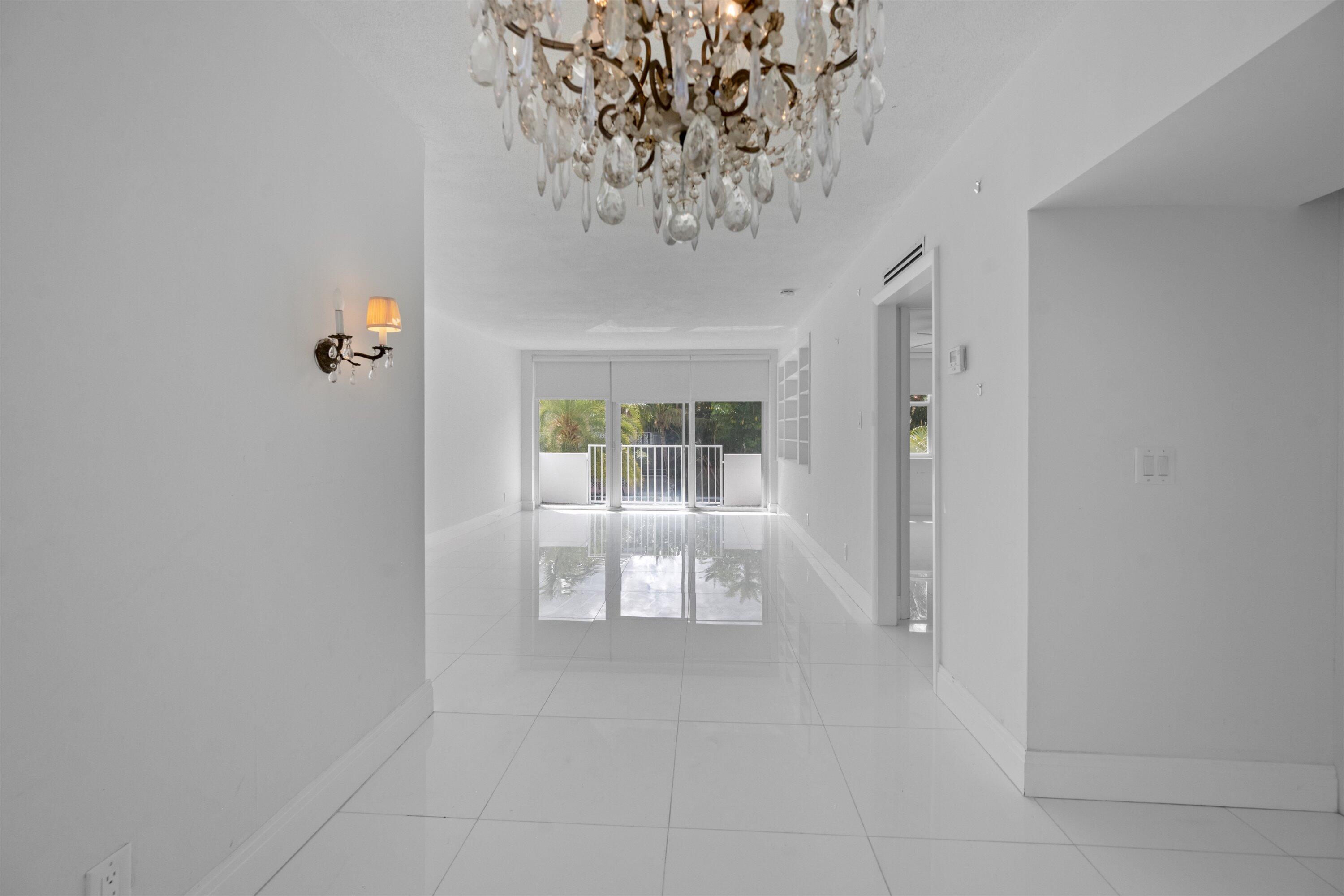 401 Peruvian Avenue, Unit 2010 Palm Beach, FL 33480 - Photo 5 of 20 Dining Area