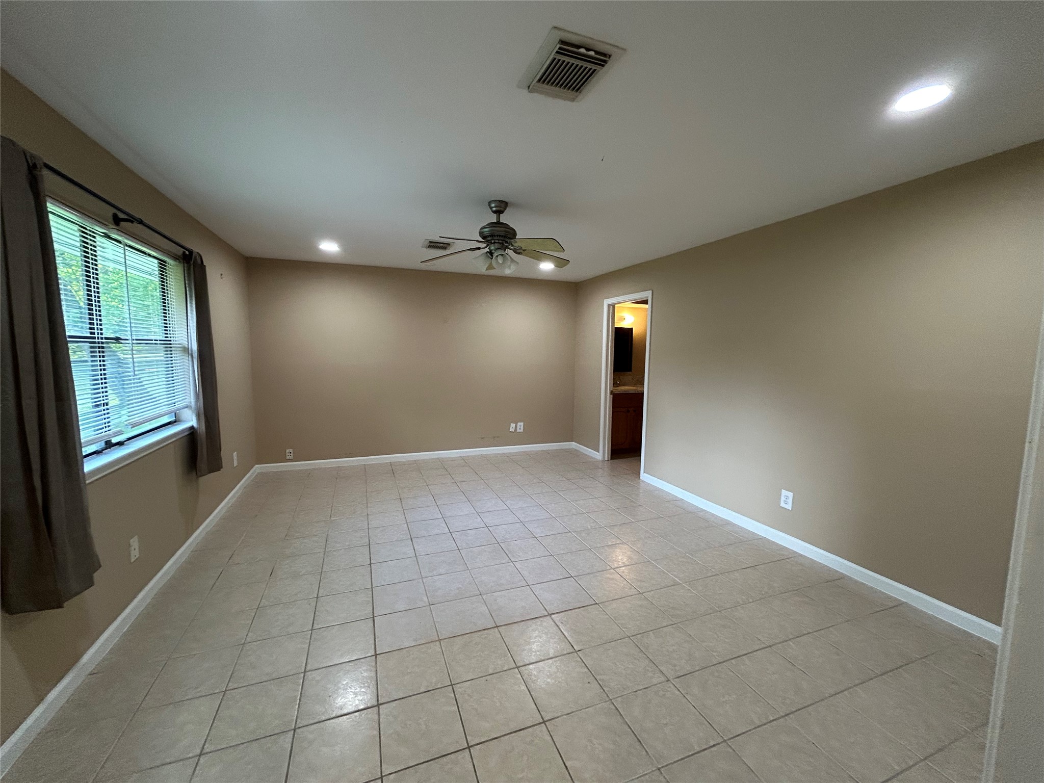 2418 Prentice Road Conroe, TX 77384 - Photo 12 of 17 Gallery Image 12