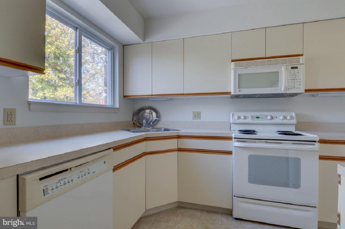341 Brigade Court Chesterbrook, PA 19087 - Photo 9 of 27 Large kitchen window!