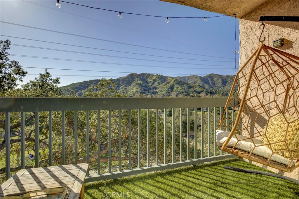 2940 North Verdugo Road, Unit 305 Glendale, CA 91208 - Photo 23 of 26 a view of a garden