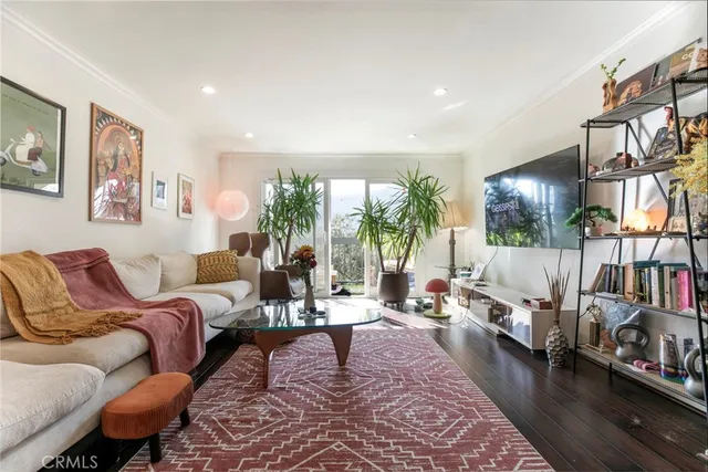 $675,000 | 2940 North Verdugo Road, Unit 305, Glendale, CA 91208