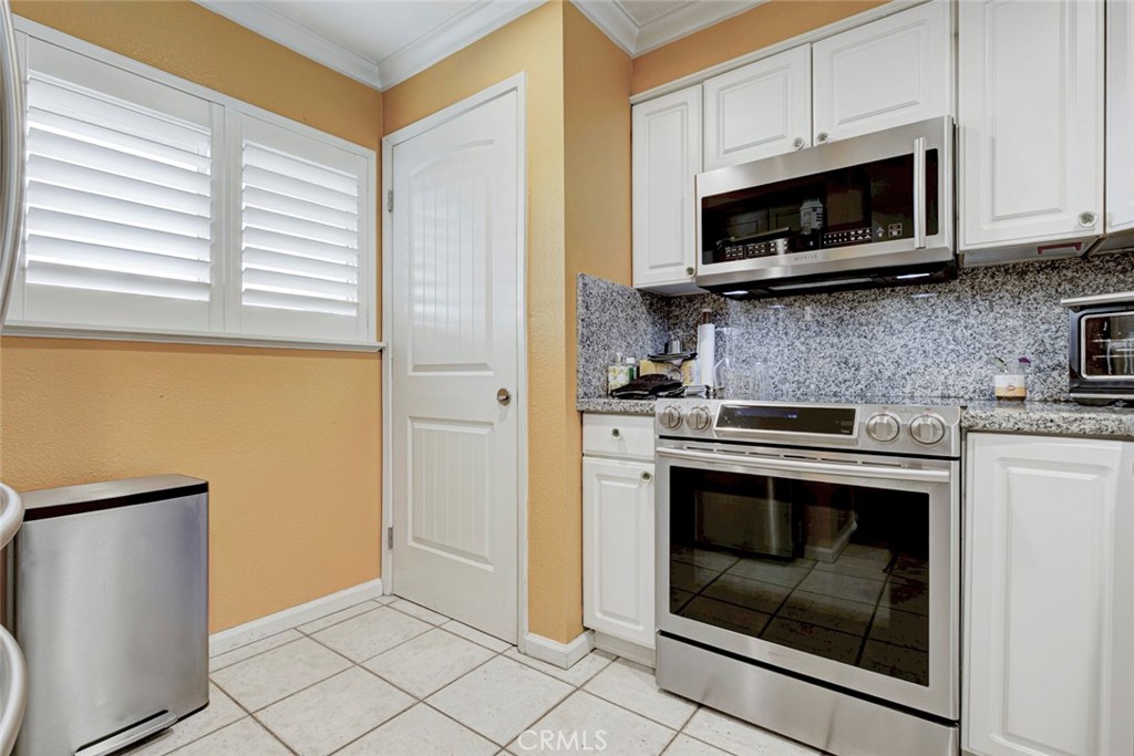 2940 North Verdugo Road, Unit 305 Glendale, CA 91208 - Photo 10 of 26 a kitchen with a stove and a microwave