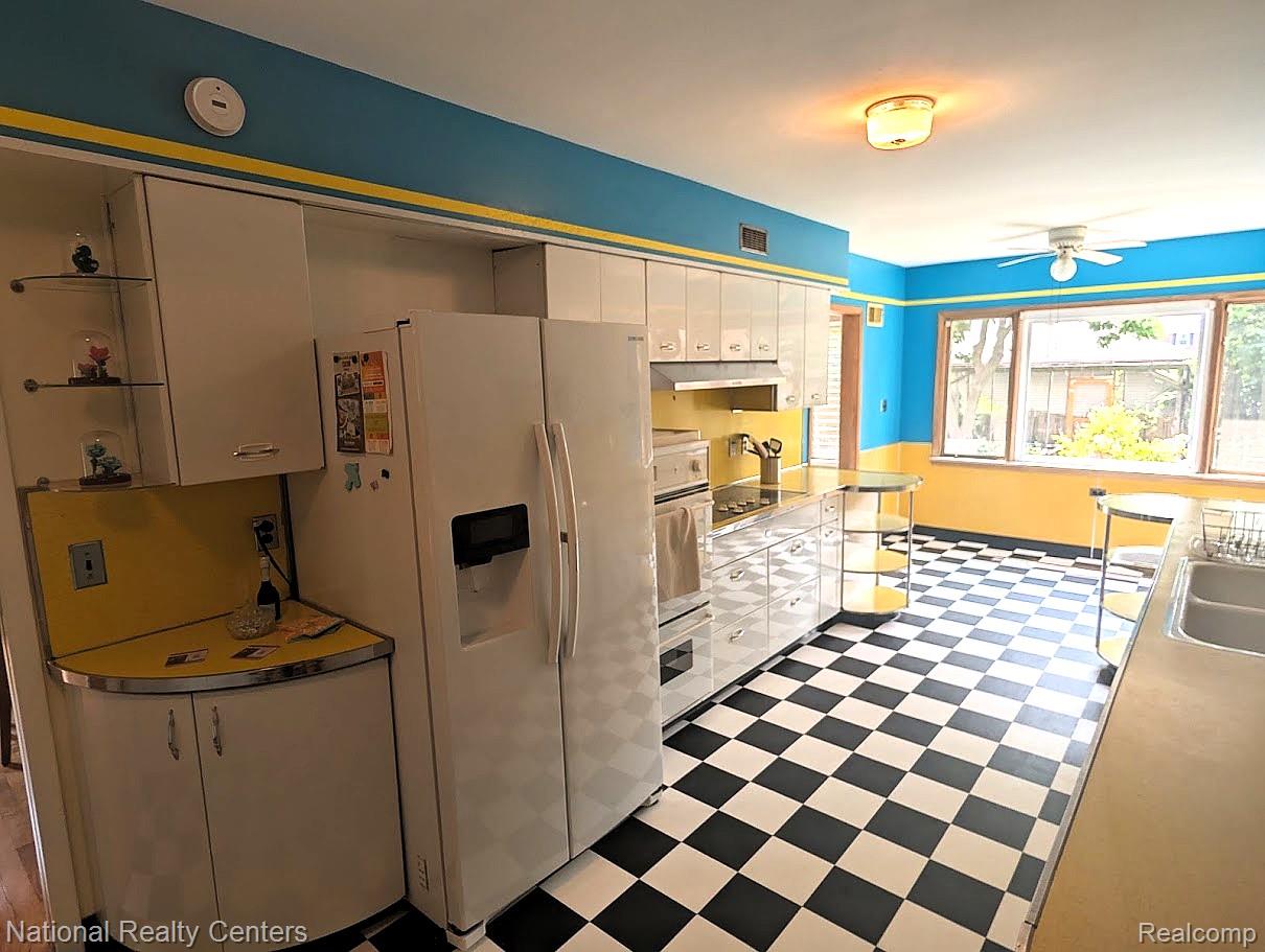821 Pemberton Road Grosse Pointe, MI 48230 - Photo 13 of 68 Kit.jpg