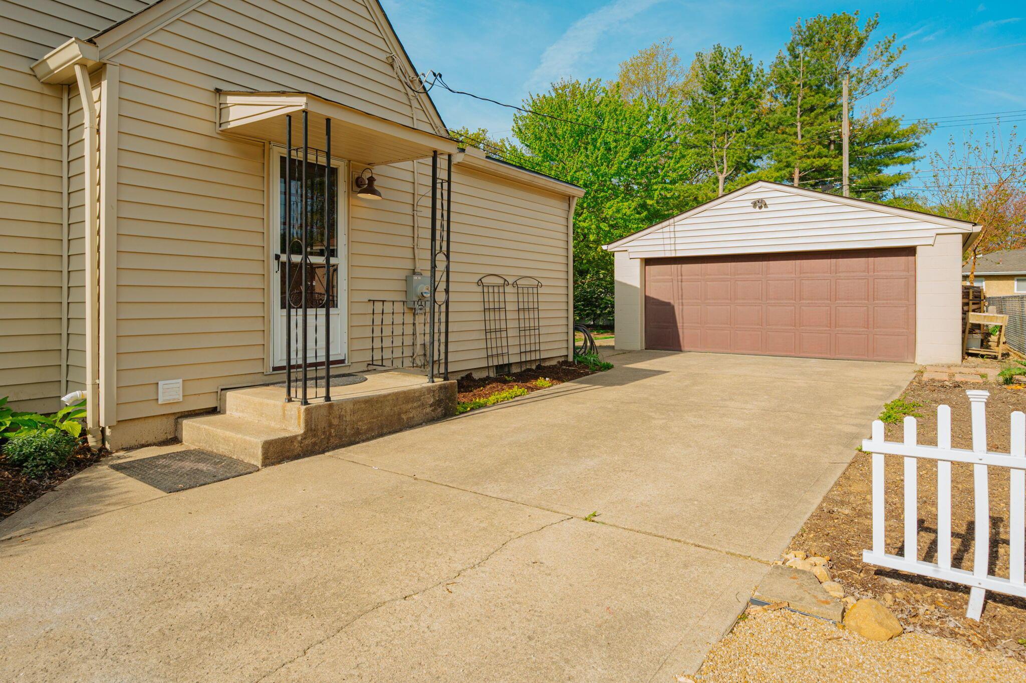 3259 Kenyon Road Columbus, OH 43221 - Photo 5 of 37 4-web-or-mls-3259 Kenyon Dr 004